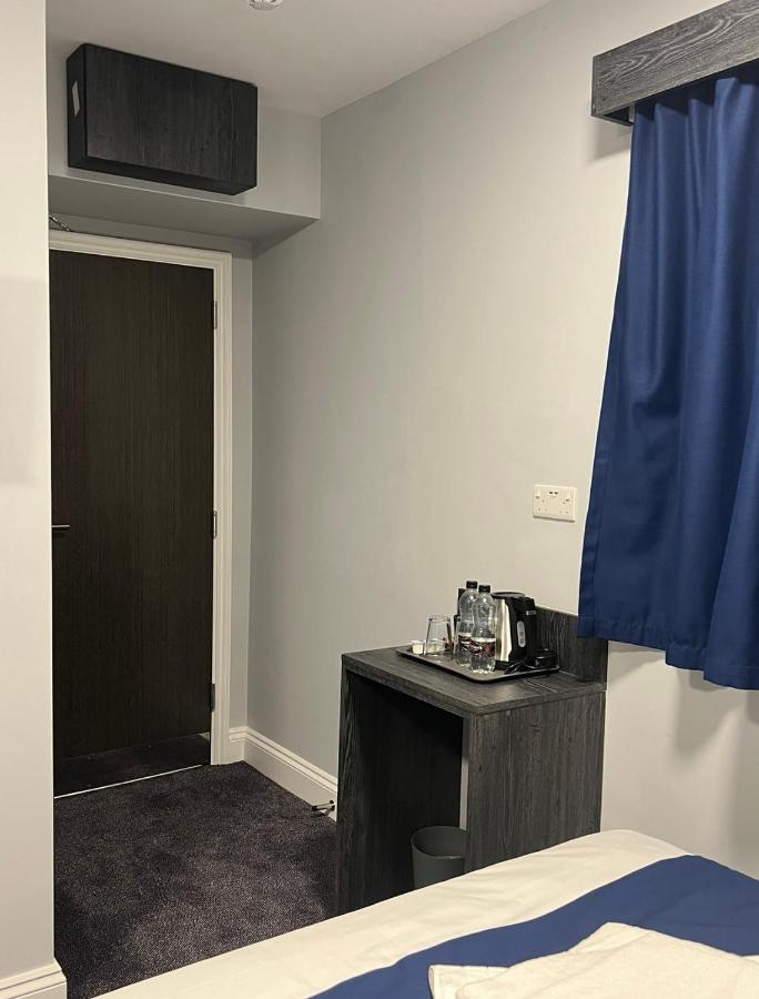 Blue Sapphire Hotel Илфорд Екстериор снимка